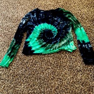 Tie die crop top perfect for a windy summer day